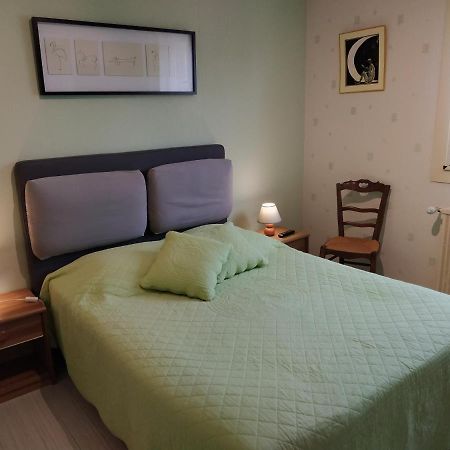 Bienvenue A La Fremigere Bed & Breakfast Жонзак Екстериор снимка